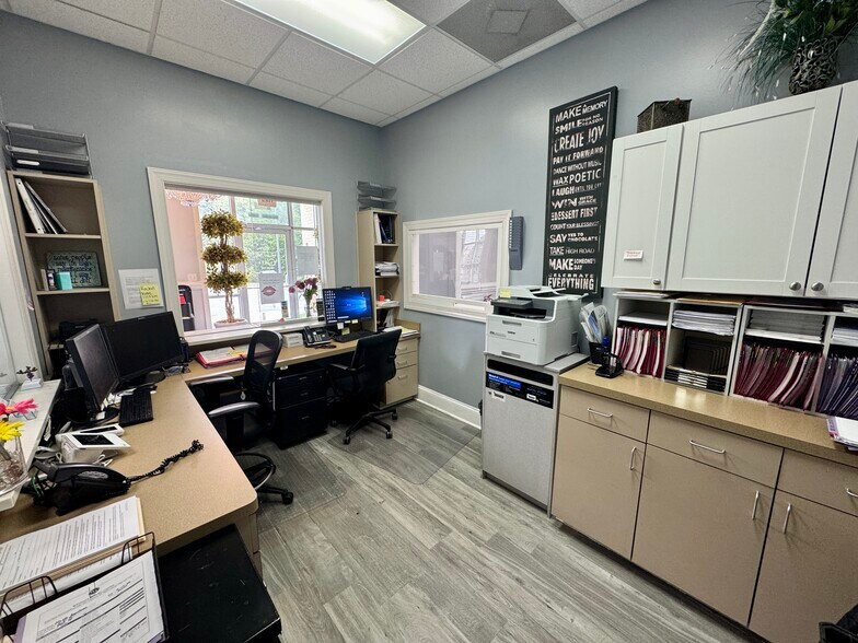 More Photos Of 2540 Arrowood Rd, Charlotte Office For Sale