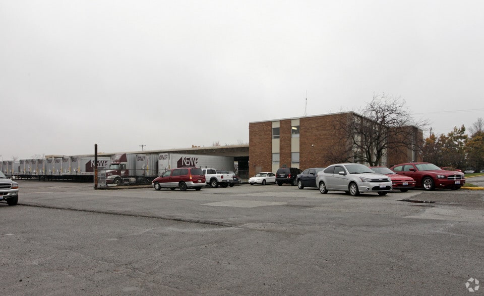 Primary Photo Of 3024 Brecksville Rd, Richfield Truck Terminal For Lease