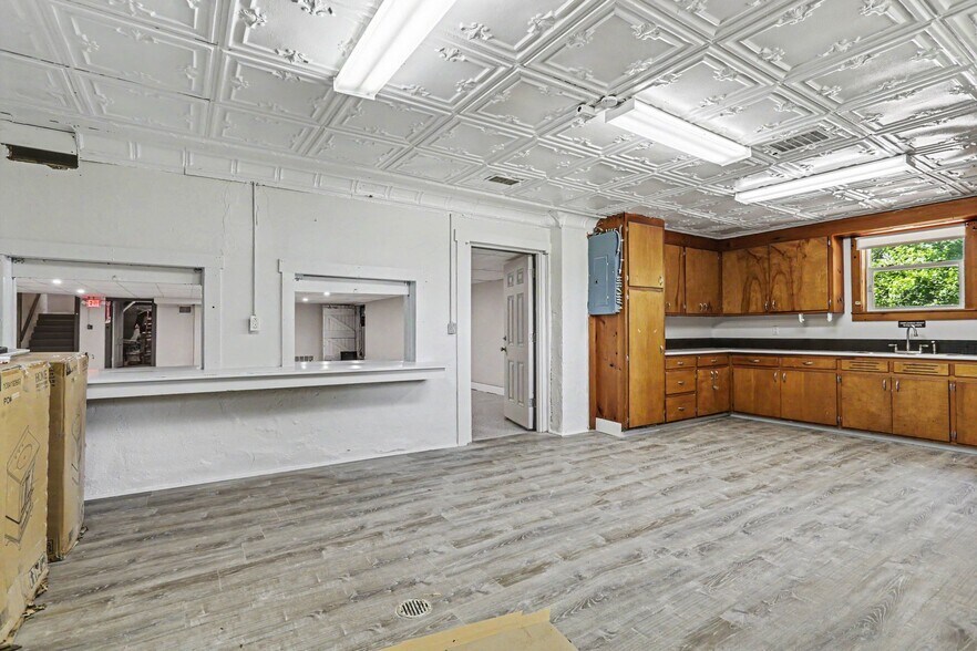 More Photos Of 9030 Columbus Rd, Mount Vernon Office For Sale