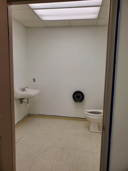 More Photos Of 507-509 National Hwy, Lavale Storefront For Lease