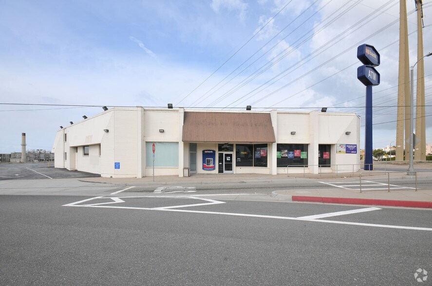 Primary Photo Of 1217 N Catalina Ave, Redondo Beach Bank For Lease