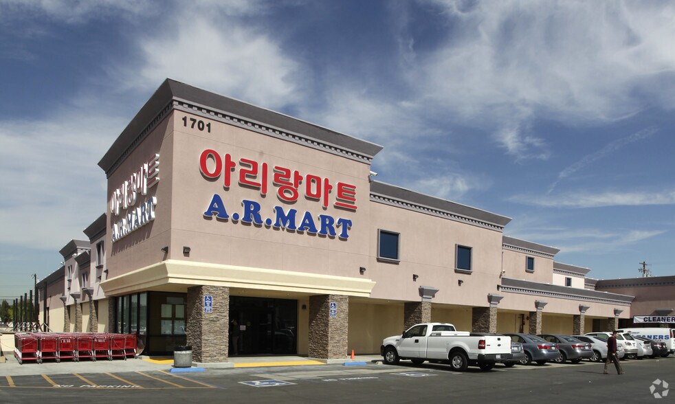 More Photos Of 1645-1737 W Orangethorpe Ave, Fullerton Unknown For Lease