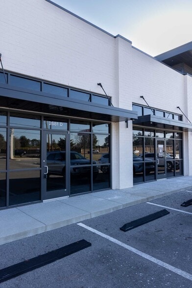 More Photos Of 106 Collier Rd, Clarksville Storefront Retail Office For Lease