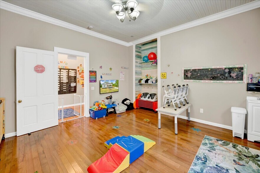 More Photos Of 607 12th Ave SW, Alabaster Specialty For Sale