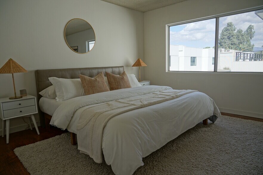 More Photos Of 756 Hyperion Ave, Los Angeles Apartments For Sale