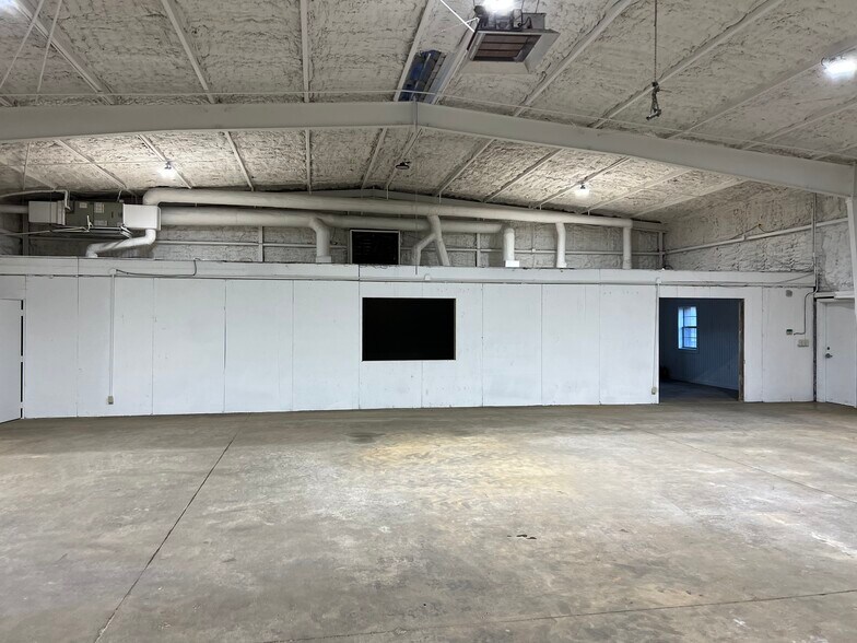 More Photos Of 15503 TX-110, Whitehouse Warehouse For Lease