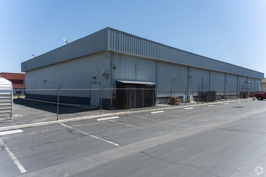 More Photos Of 2908 S Highland Dr, Las Vegas Warehouse For Lease
