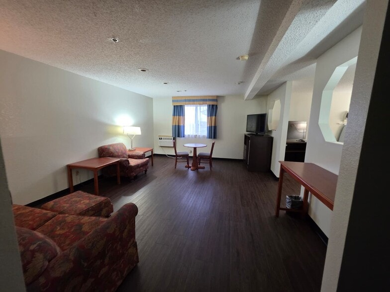 More Photos Of 8110 Troy Pike, Dayton Hotel For Sale