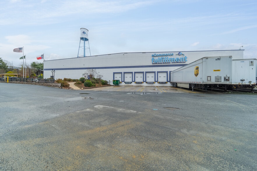 More Photos Of 129 Dupree St, Charlotte Distribution For Lease