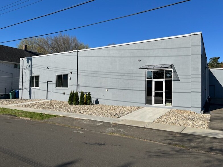 More Photos Of 110 Webb St, Hamden Warehouse For Lease
