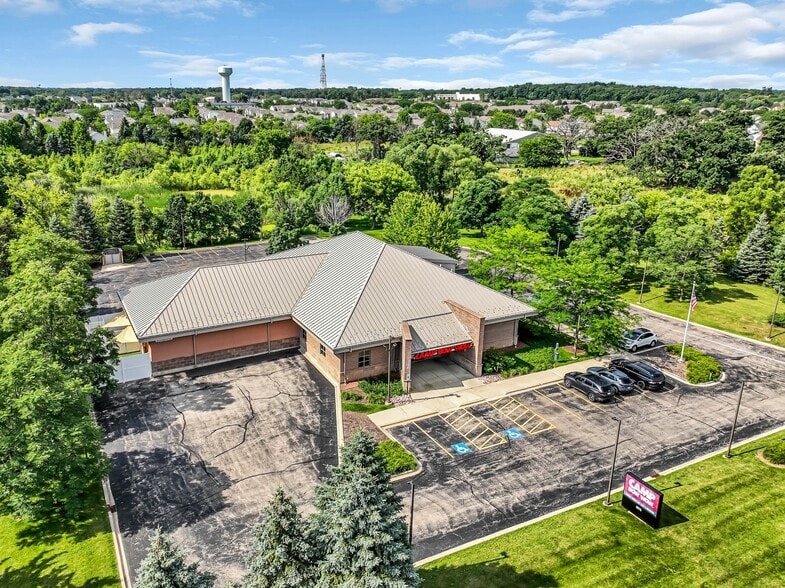 More Photos Of 2975 W Sand Lake Rd, Lindenhurst Freestanding For Sale