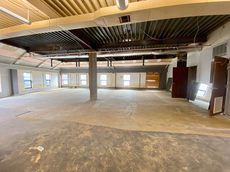 More Photos Of 10 Main St, Andover Storefront Retail Office For Lease