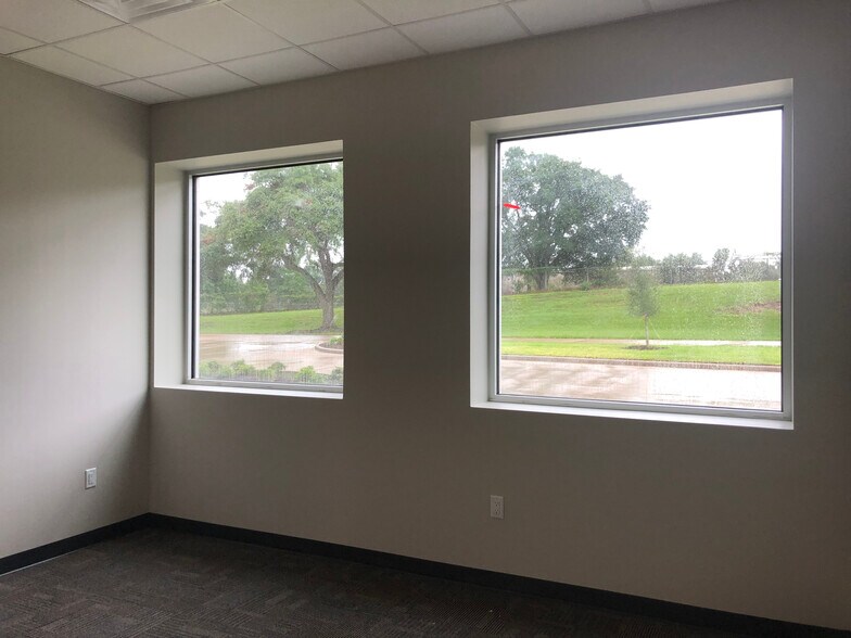 More Photos Of 2519 N Frazier St, Conroe Office Residential For Lease