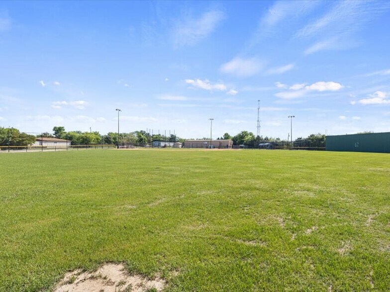 More Photos Of 505 County Line Rd, Rockwall Flex For Sale