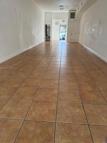 More Photos Of 6708-6716 W Flagler St, Miami Office For Lease