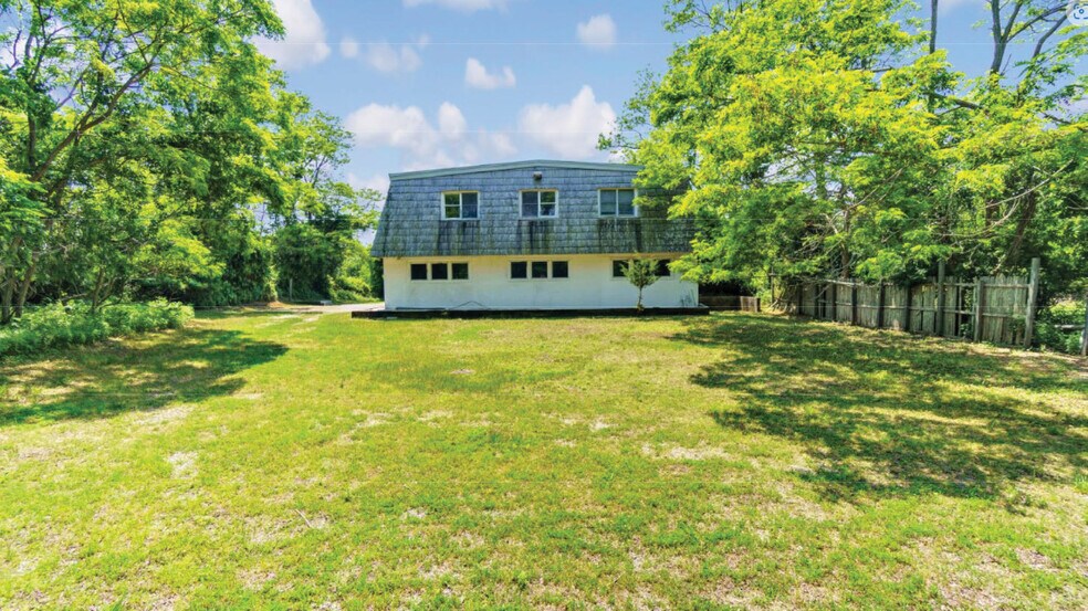 More Photos Of 921 County Road 39, Southampton Office For Sale