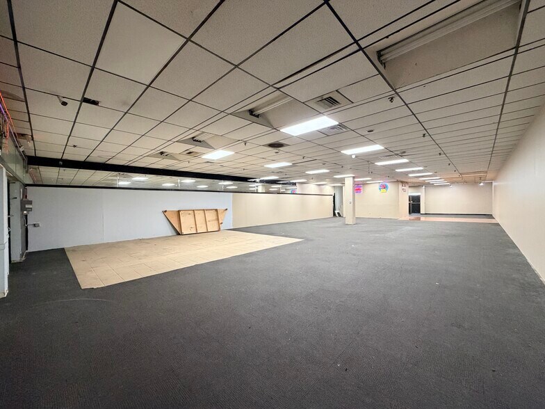 More Photos Of 5611 N State Road 7, Fort Lauderdale Unknown For Lease