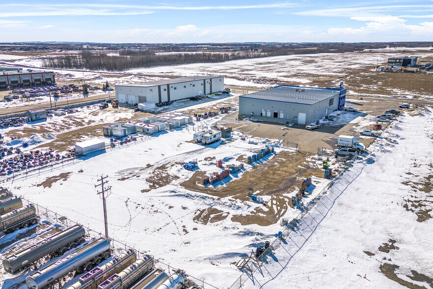 More Photos Of 5267 67 Av, Lloydminster Warehouse For Lease