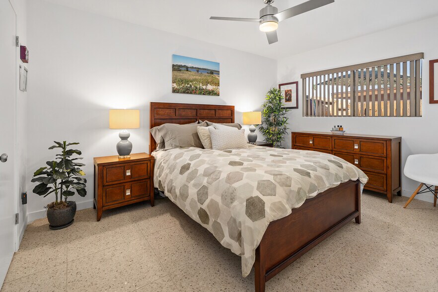 More Photos Of 1777 E Arenas Rd, Palm Springs Apartments For Sale