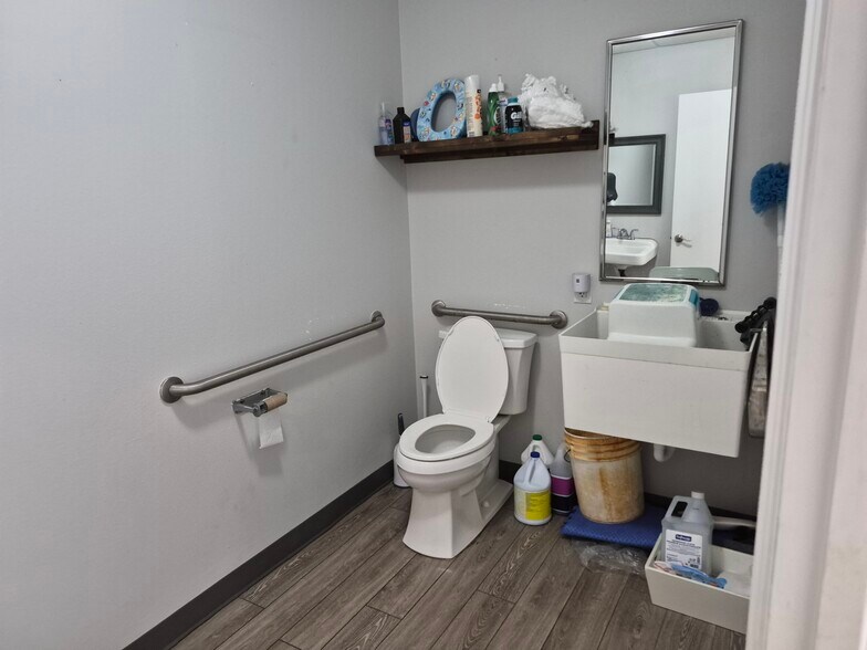 More Photos Of 1320 Culver Dr, Palm Bay Flex For Lease