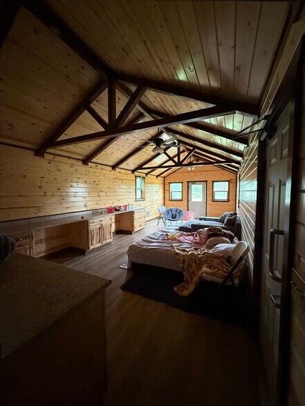 More Photos Of 1250 Strand Rd, Evansville Office Residential For Sale