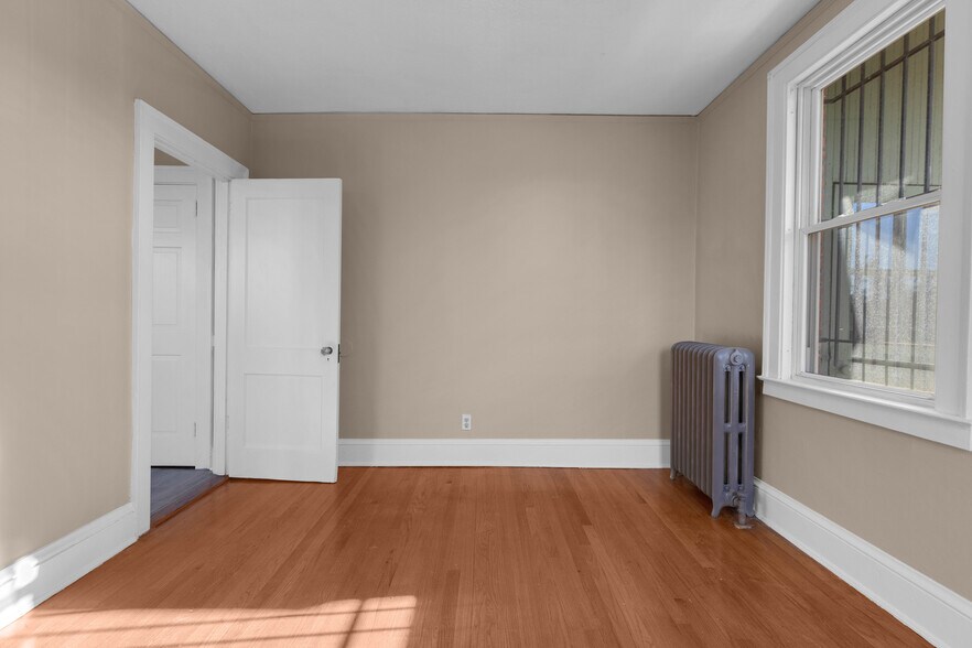 More Photos Of 45 School St, Hartford Apartments For Sale