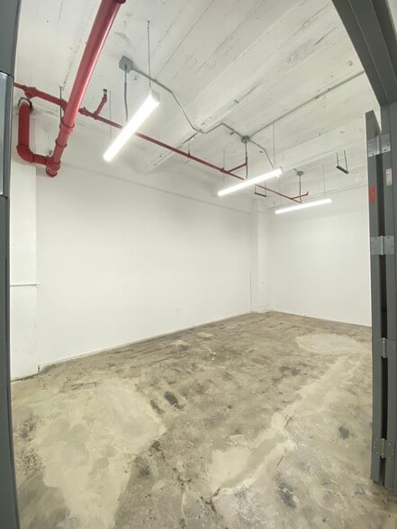 More Photos Of 901 E 31st St, Los Angeles Manufacturing For Lease