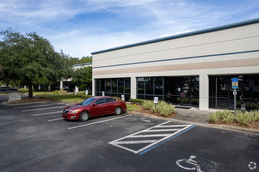 More Photos Of 8201 Cypress Plaza Dr, Jacksonville Office For Sale