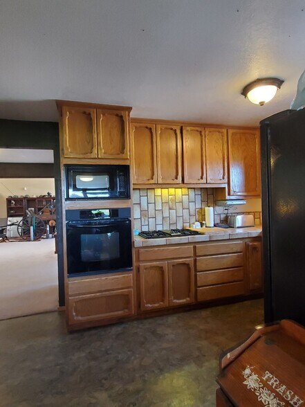 More Photos Of 13279 Roadrunner Loop, Red Bluff Airplane Hangar For Sale