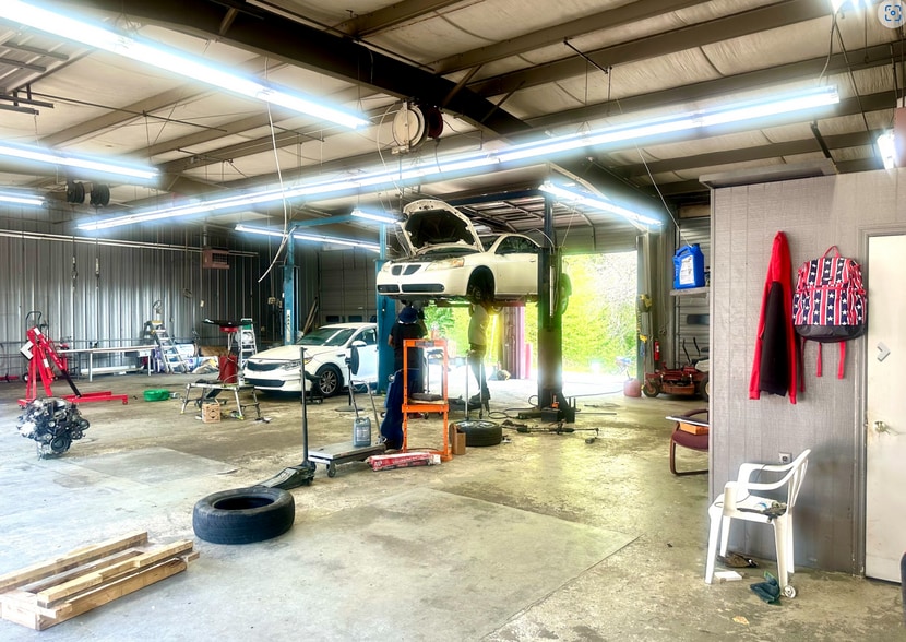 More Photos Of 2342 North Expressway, Griffin Auto Repair For Sale