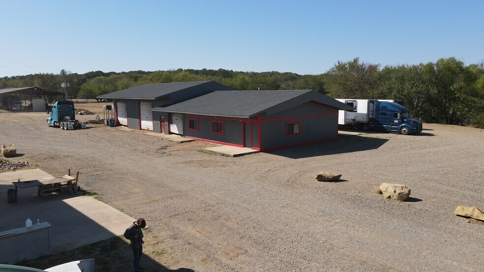 More Photos Of 828 E 13th, Atoka Warehouse For Lease