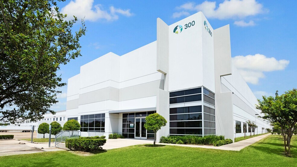 More Photos Of 300 Airtex Dr, Houston Distribution For Lease