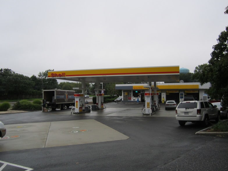 Primary Photo Of 460 Jericho Tpke, Jericho Service Station For Sale