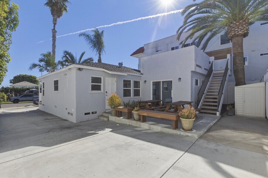 More Photos Of 1544 Chalcedony St, San Diego Apartments For Sale