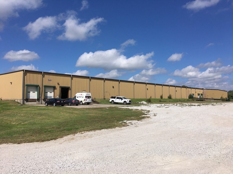 More Photos Of 803 SW Lorraine St, Leon Distribution For Lease