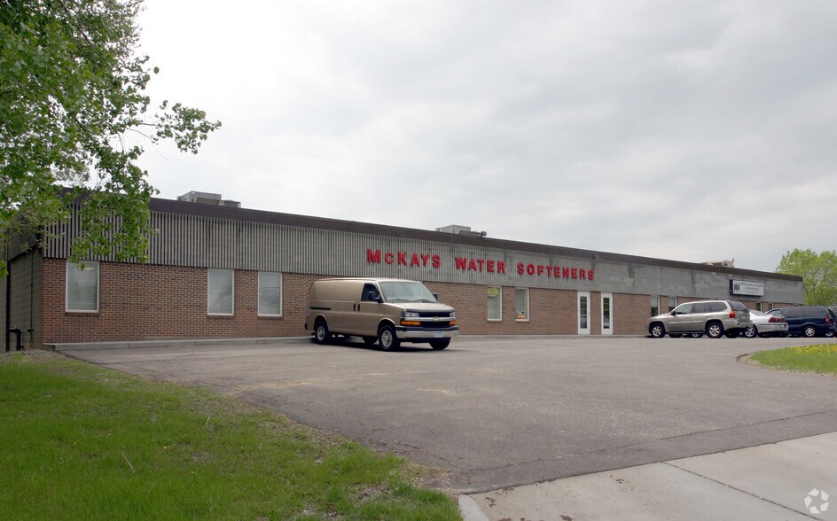 More Photos Of 3320 Terminal Dr, Eagan Distribution For Sale