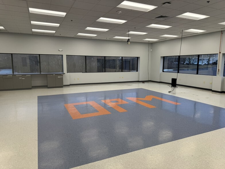 More Photos Of 250 Nutmeg Rd S, South Windsor Warehouse For Sale