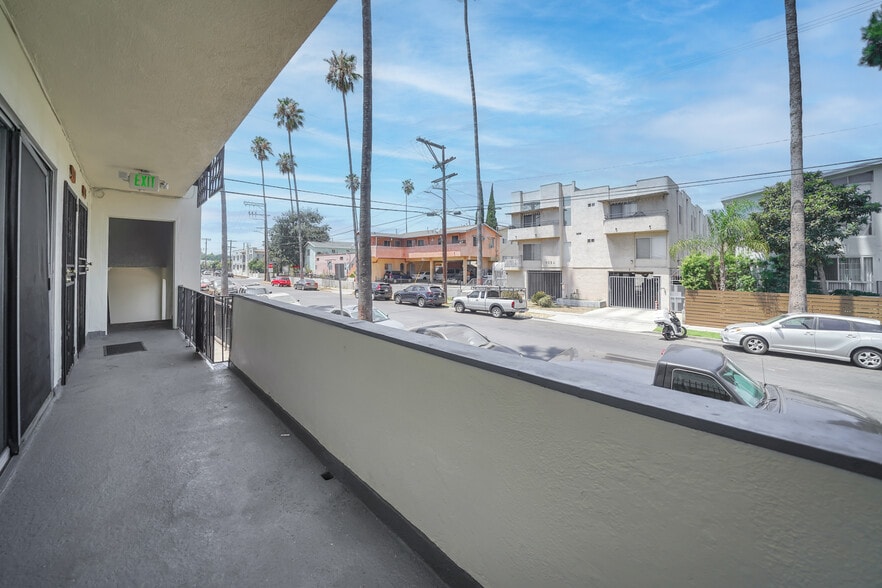 More Photos Of 4956 Romaine St, Los Angeles Apartments For Sale