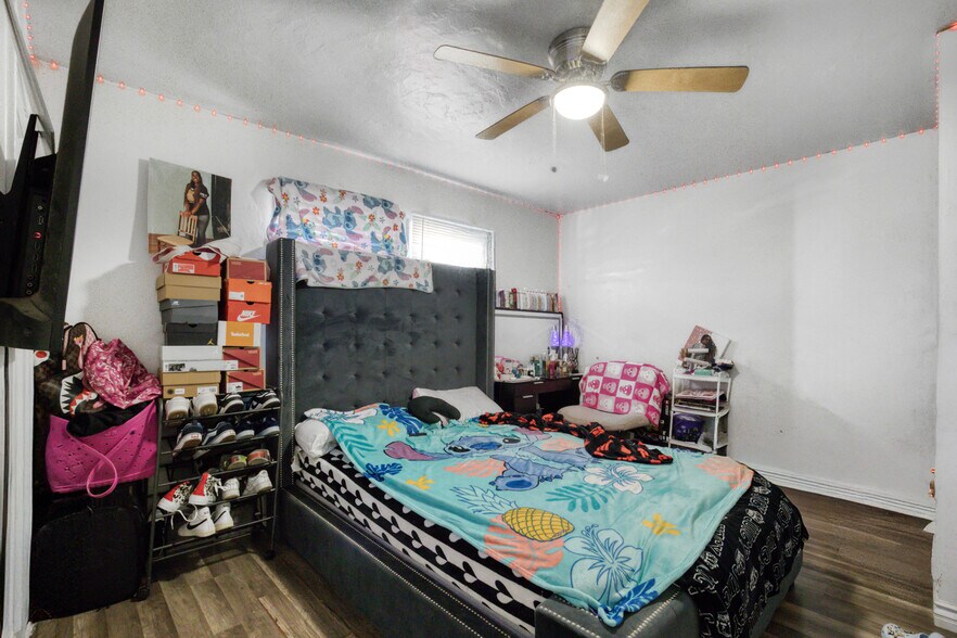 More Photos Of 300 E 55th St, Los Angeles Apartments For Sale