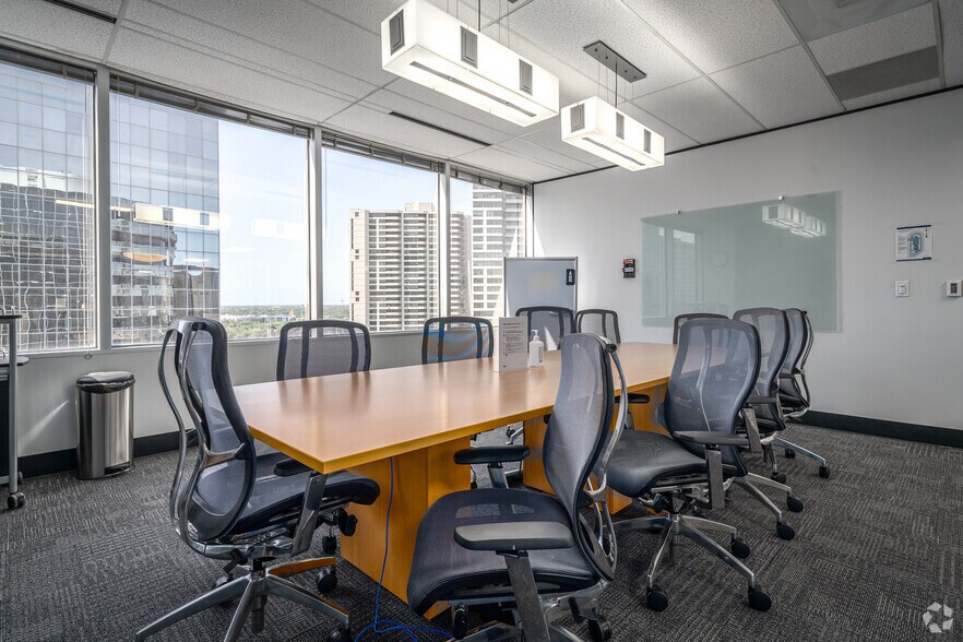 More Photos Of 12 Greenway Plz, Houston Coworking Space