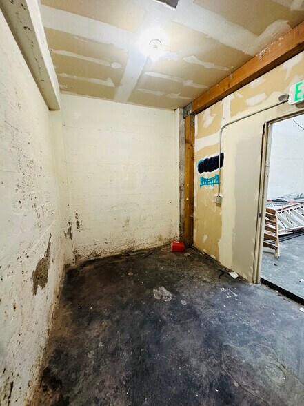 More Photos Of 335-337 Jones St, San Francisco Storefront For Lease