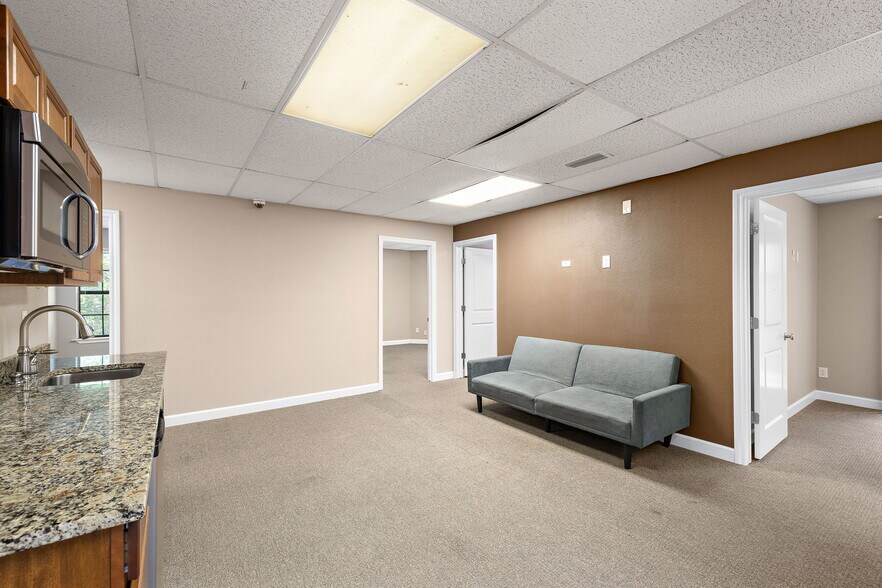 More Photos Of 13740 Research Blvd, Austin Office For Sale