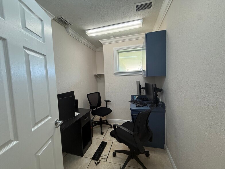 More Photos Of 9611 SW 40th St, Miami Medical For Sale