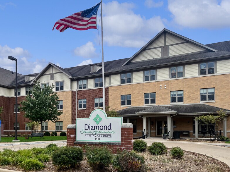 Primary Photo Of 1401 Wingate Dr, Dubuque Apartments For Sale
