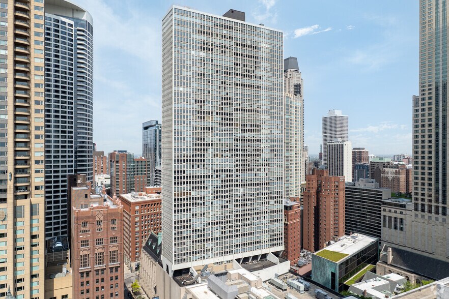 More Photos Of 111 E Chestnut St, Chicago Apartments For Lease