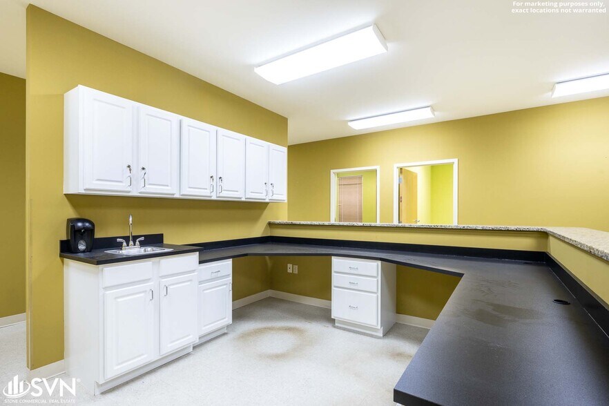 More Photos Of 1360 W 5th St, London Medical For Lease