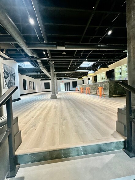 More Photos Of 169 W Putnam Ave, Greenwich Freestanding For Lease