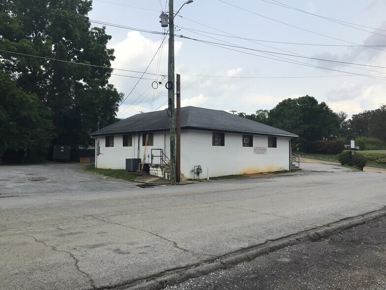 More Photos Of 102 E Hardin St, Greeneville Specialty For Sale