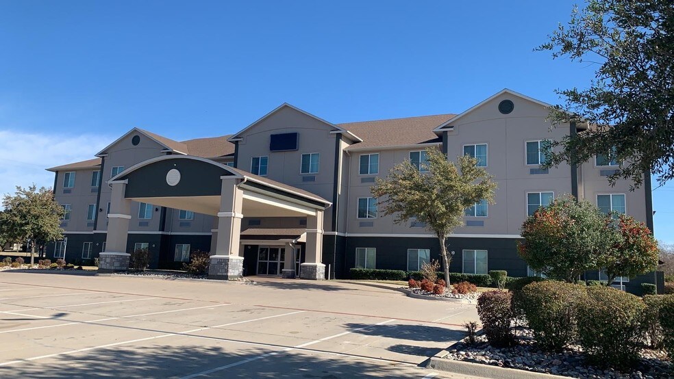 Primary Photo Of 100 Fm 147, Marlin Hotel For Sale