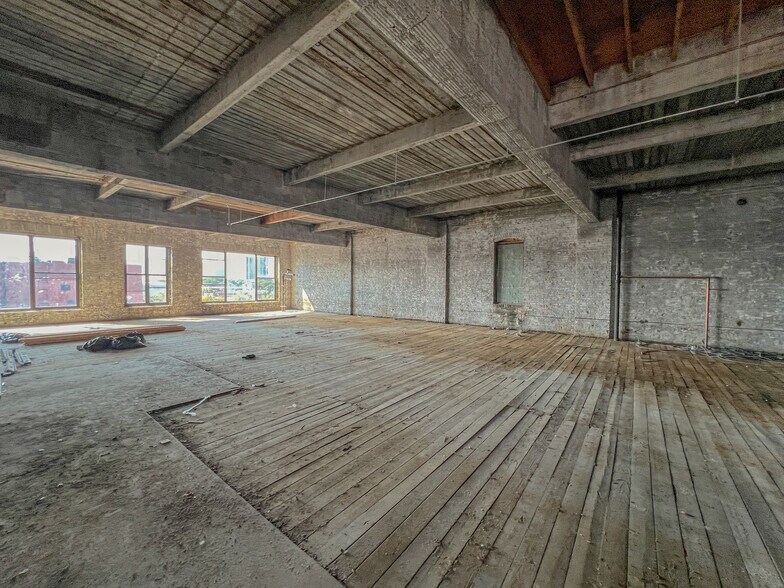 More Photos Of 2215 S Michigan Ave, Chicago Office Residential For Sale